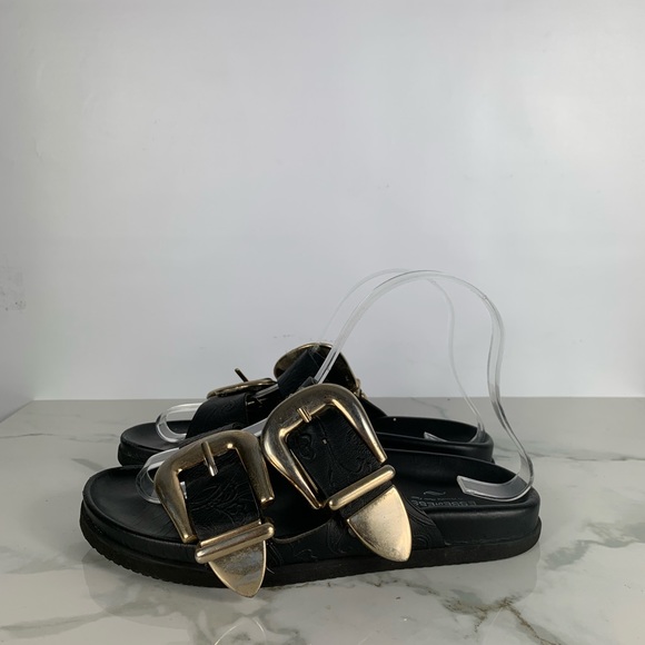 ESSEUTESSE black gold tone buckle strap sandals - Picture 2 of 4